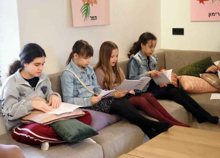 Kinderen op Joodse les